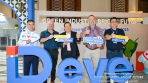 An inspiring group at the Deye summit promoting green industry, sustainability, and bright futures with signs emphasizing pride and eco-consciousness.